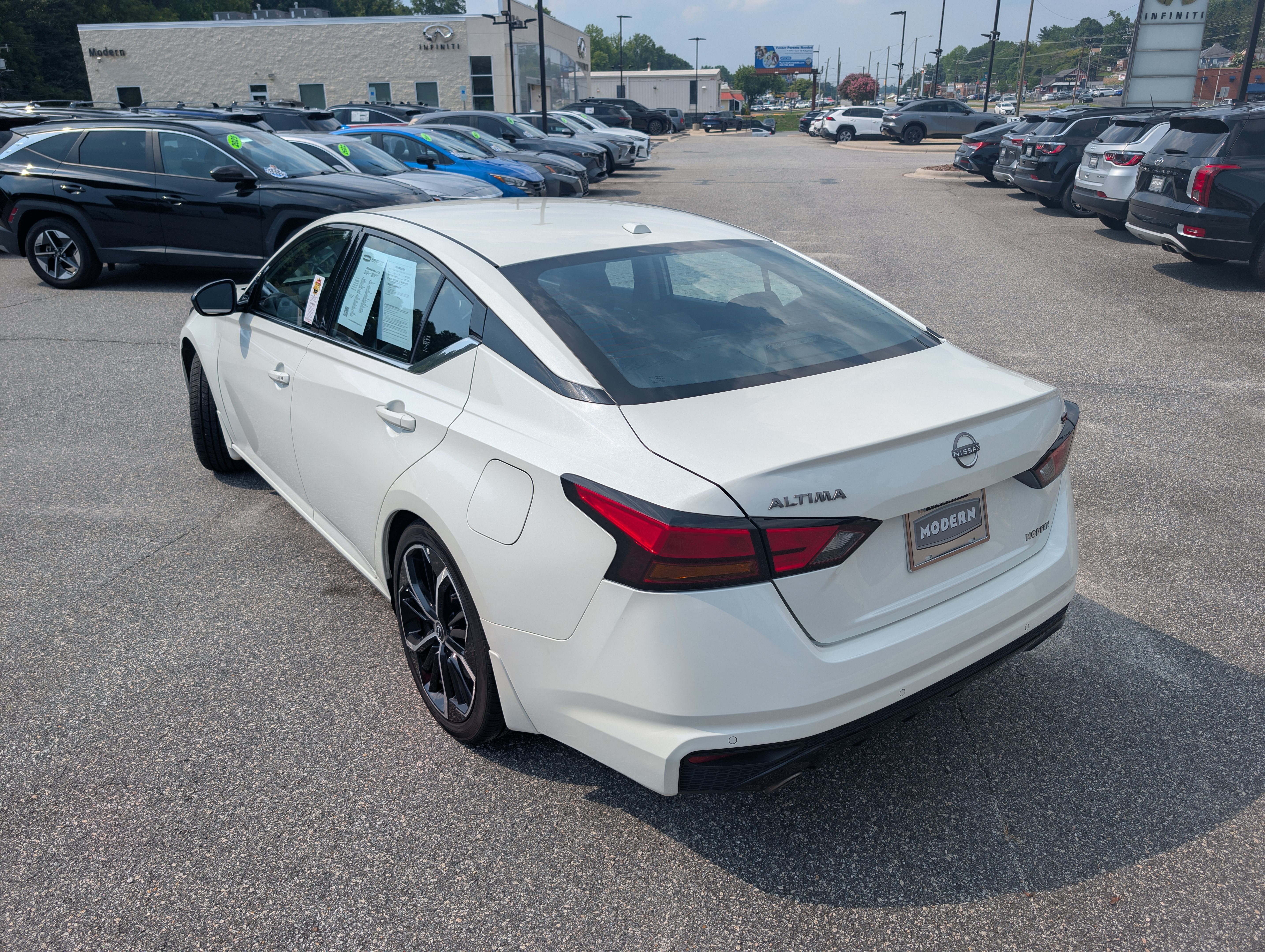 Used 2025 Pearl White Tricoat Nissan SR image 5