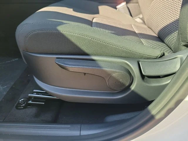 New 2026 Snow White Pearl Kia LX image 14