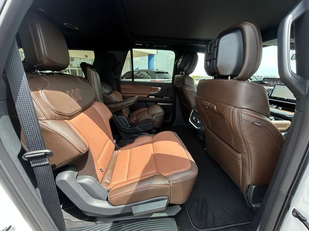 New 2027 Star White Metallic Tri-Coat Ford MAX King Ranch® image 22