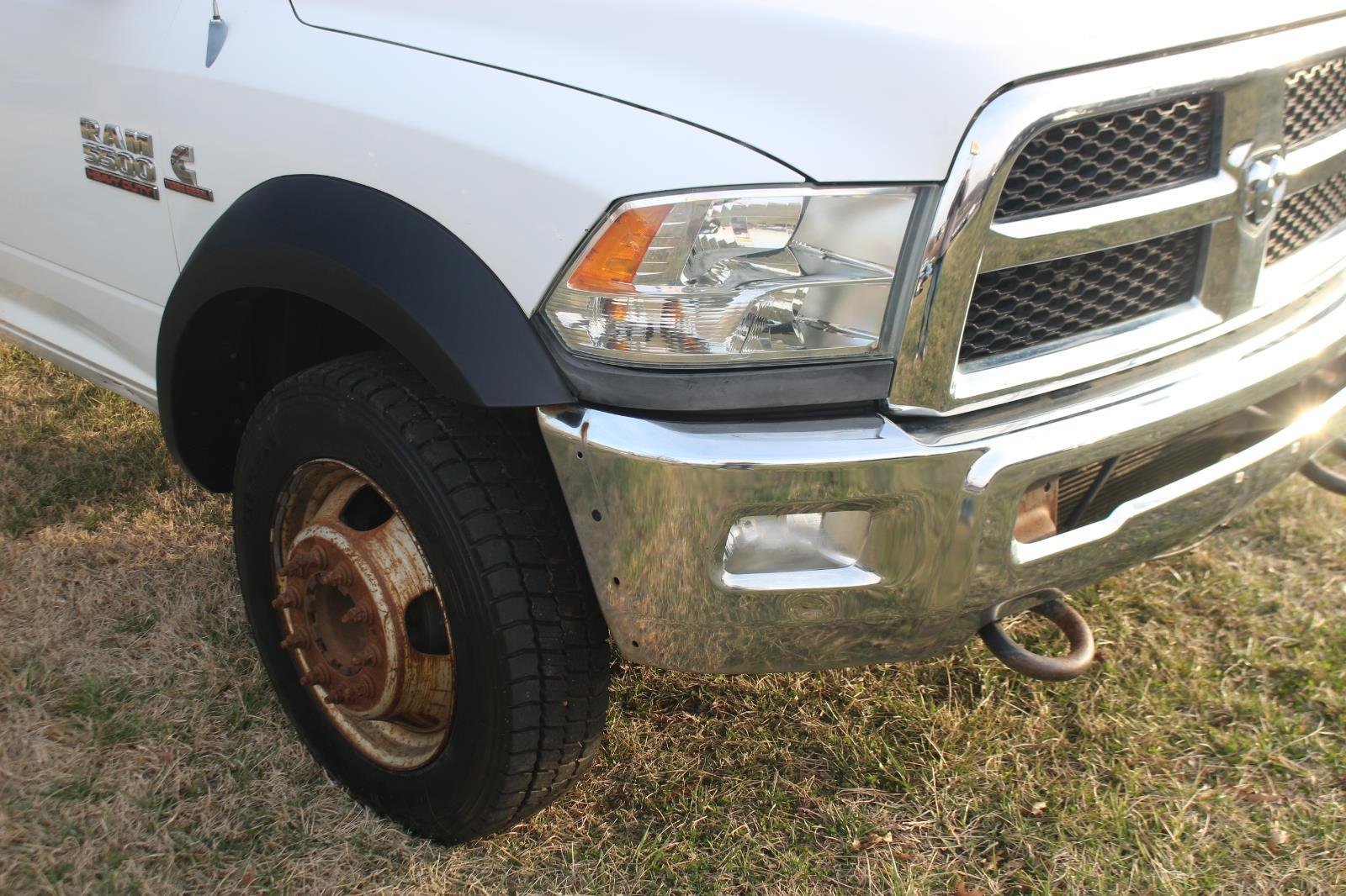 Used 2014 Bright White Clearcoat Ram Tradesman image 9