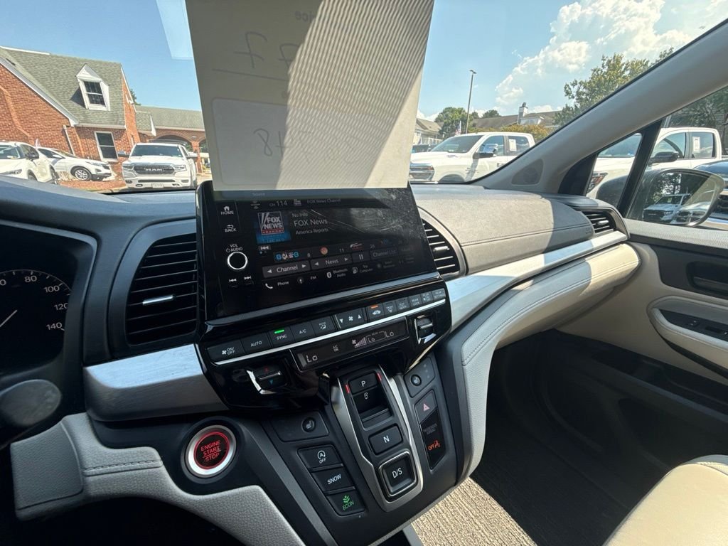 Used 2025 Silver Honda EX-L image 19