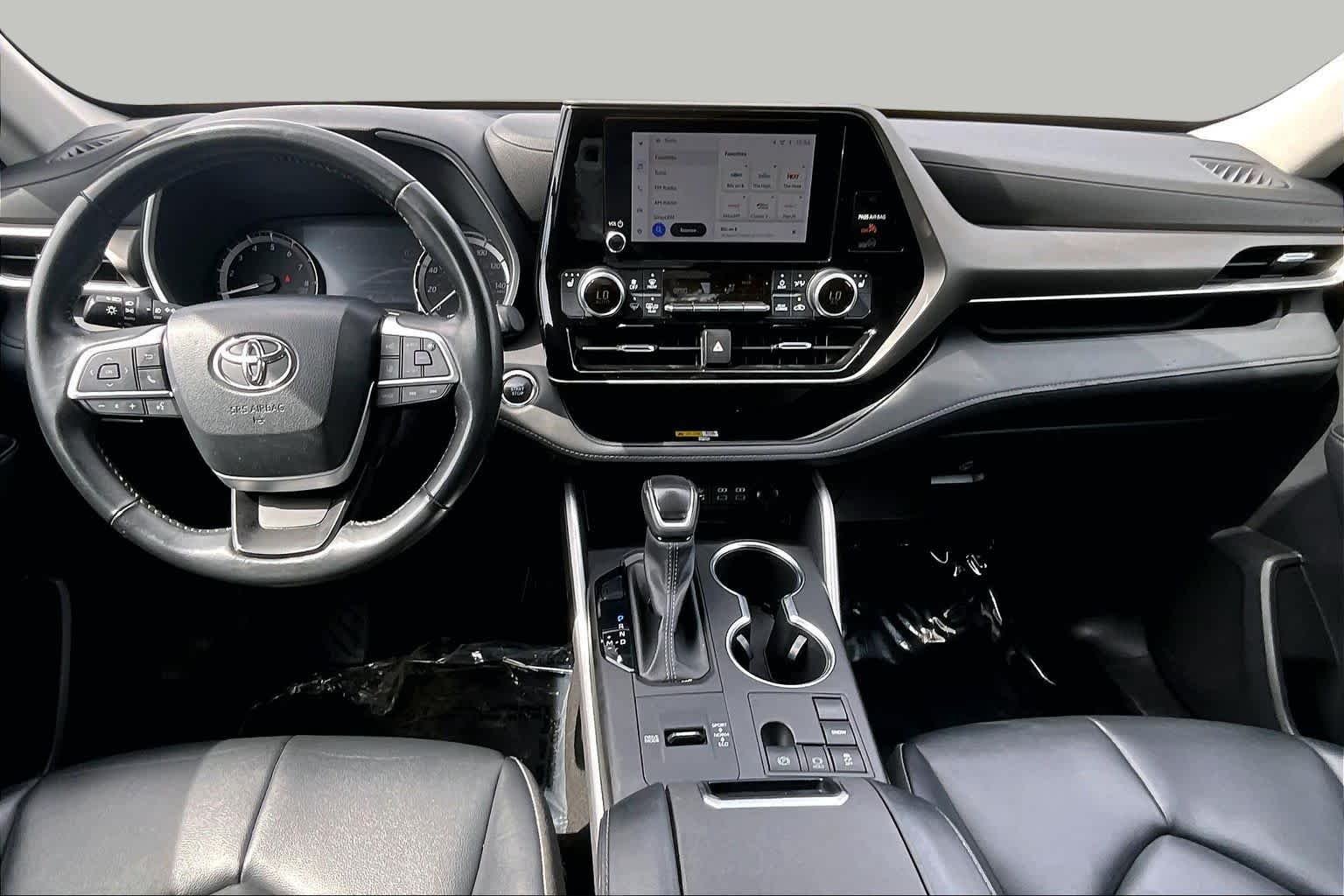 Used 2023 Wind Chill Pearl Toyota XLE image 16