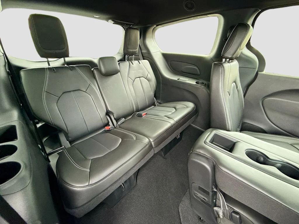 New 2027 Bright White Clearcoat Chrysler Select image 29