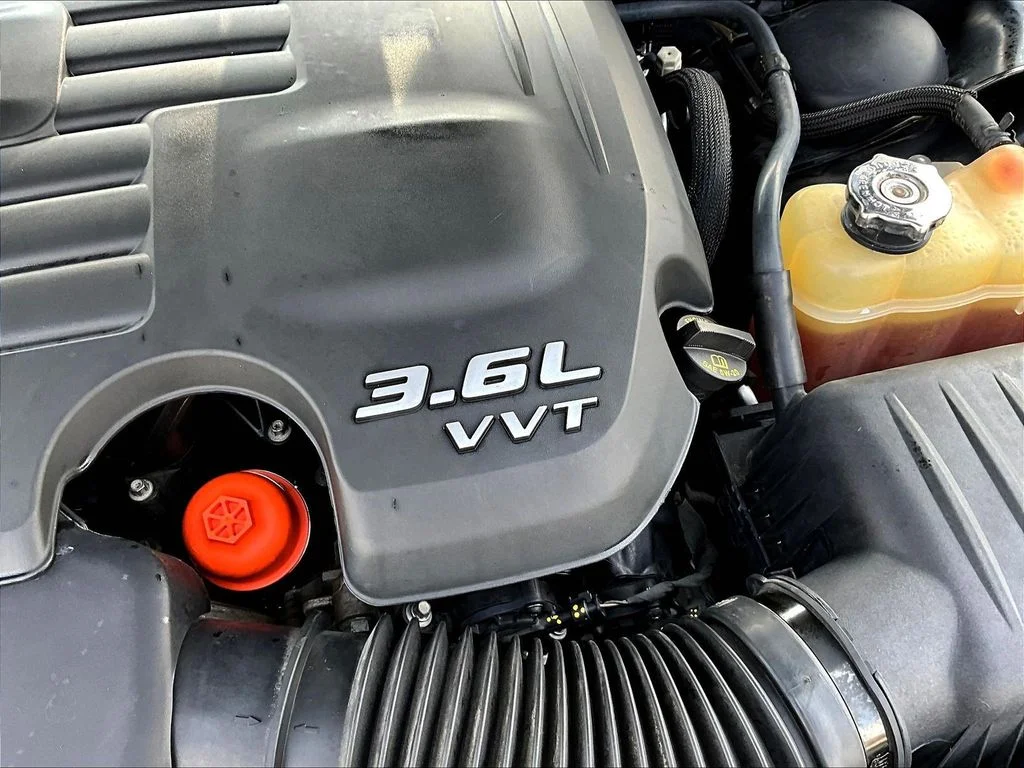 Used 2016 Black Dodge SXT image 31