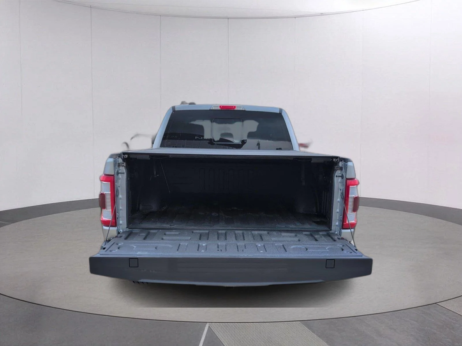 Used 2023 Iconic Silver Metallic Ford LARIAT image 6