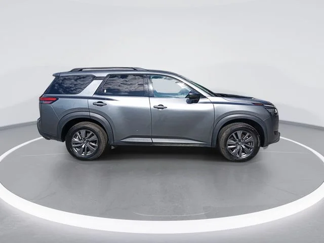 Used 2022 Gray Nissan SV image 9