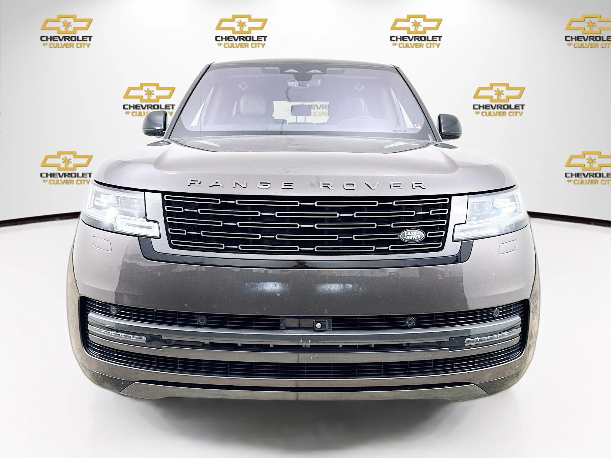 Used 2023 Gray Land Rover SE image 2