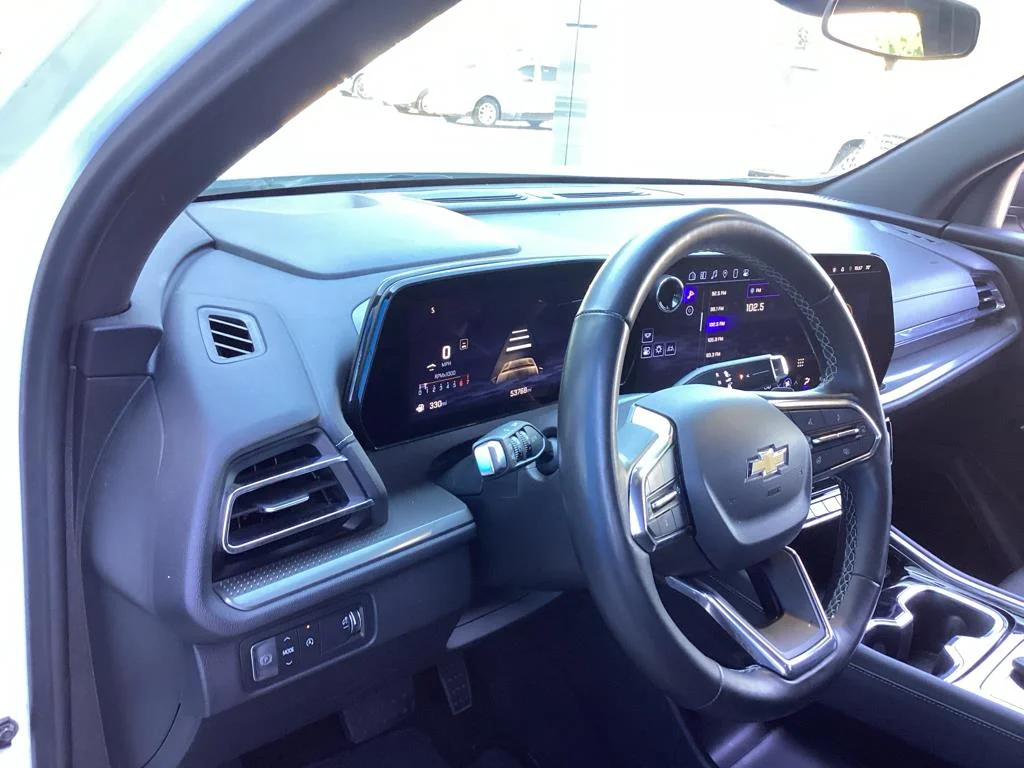 Used 2024 Summit White Chevrolet LT image 9