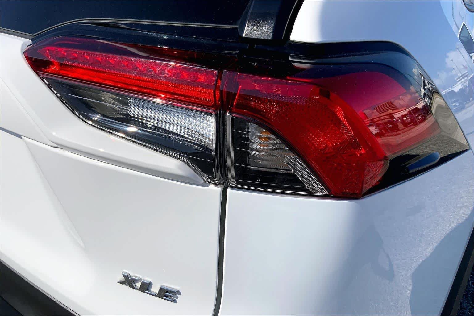 Used 2025 Ice Cap Toyota XLE image 30