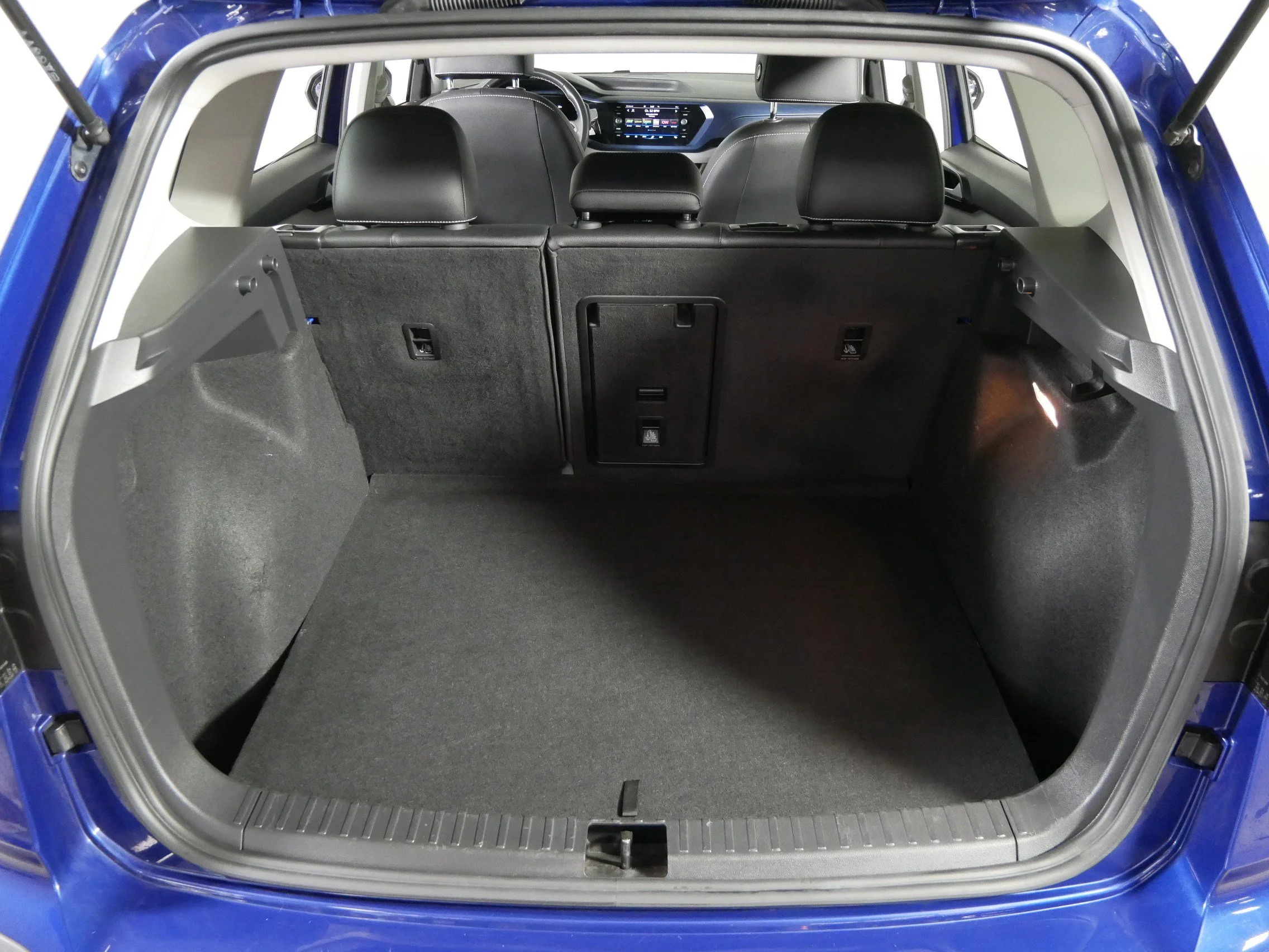Certified Used 2023 Dusk Blue Metallic Volkswagen SE image 18