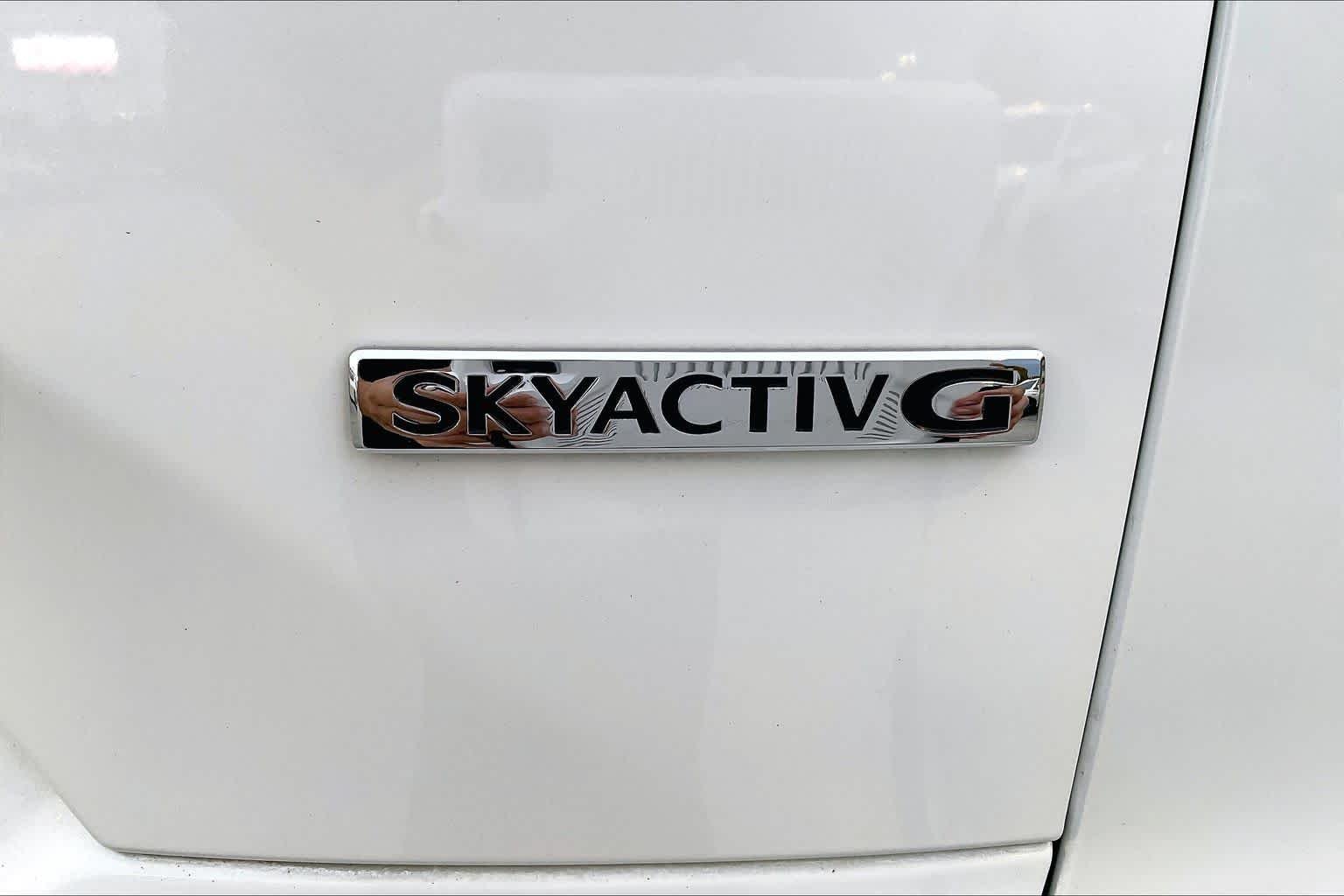 Used 2021 Snowflake White Pearl Mica Mazda Touring image 10