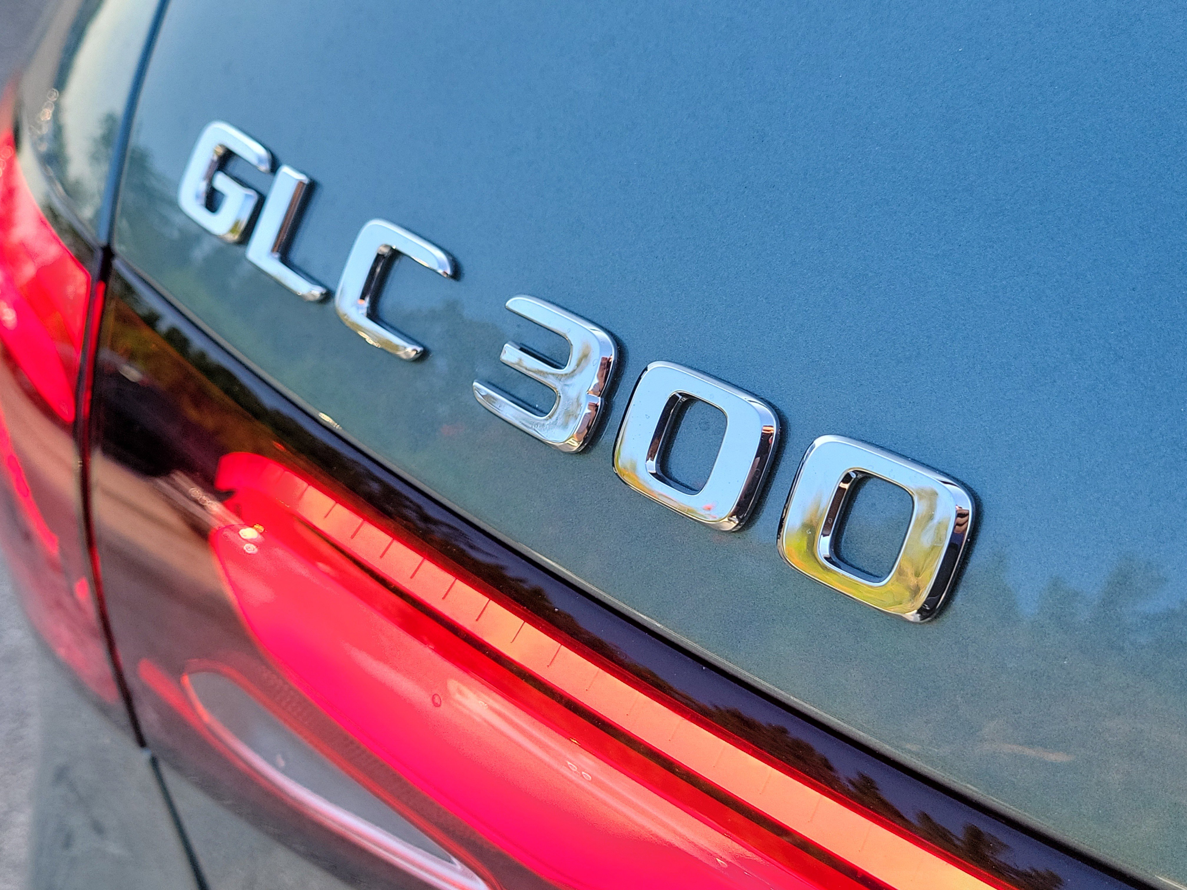 New 2026 Verde Silver Metallic Mercedes-Benz GLC 300 image 38