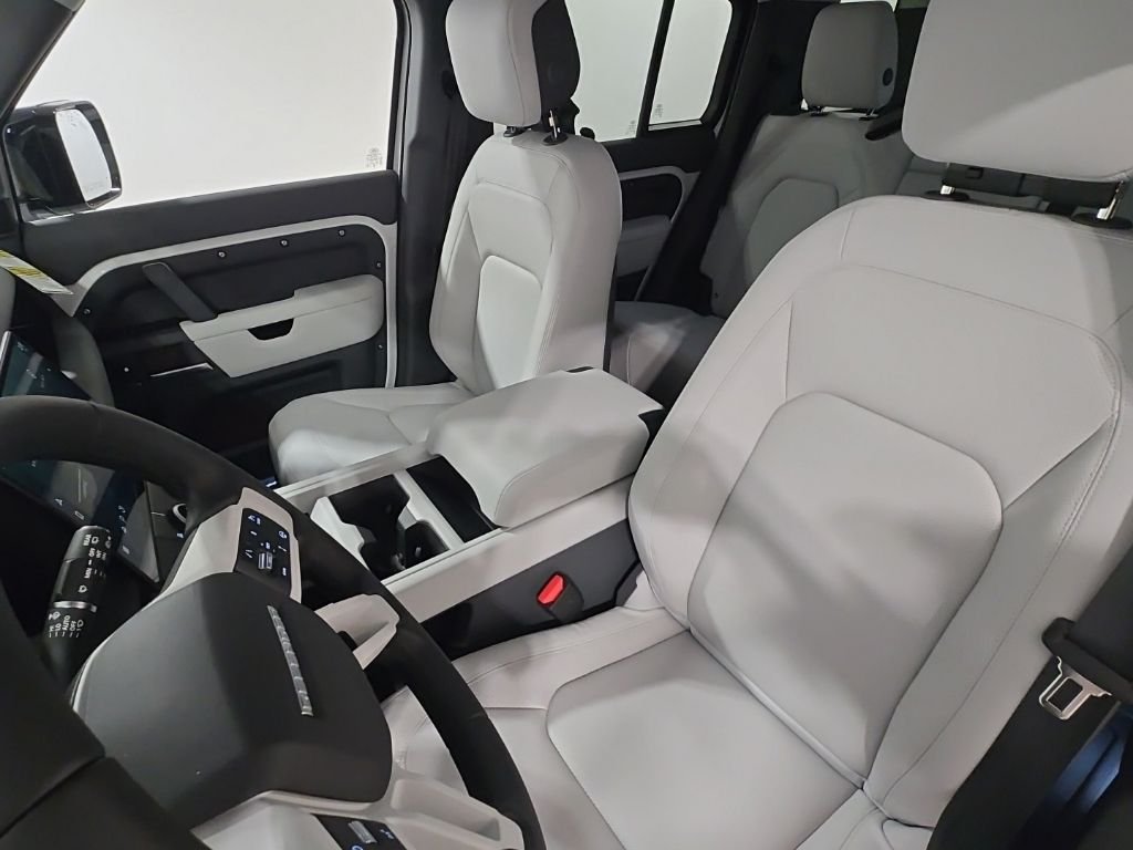 New 2026 Fuji White Land Rover X-Dynamic SE image 24