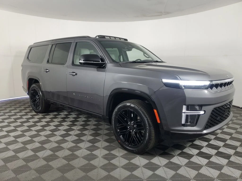 New 2026 Baltic-Gray Metallic Clear-Coat Exterior Paint Jeep Limited Reserve image 2
