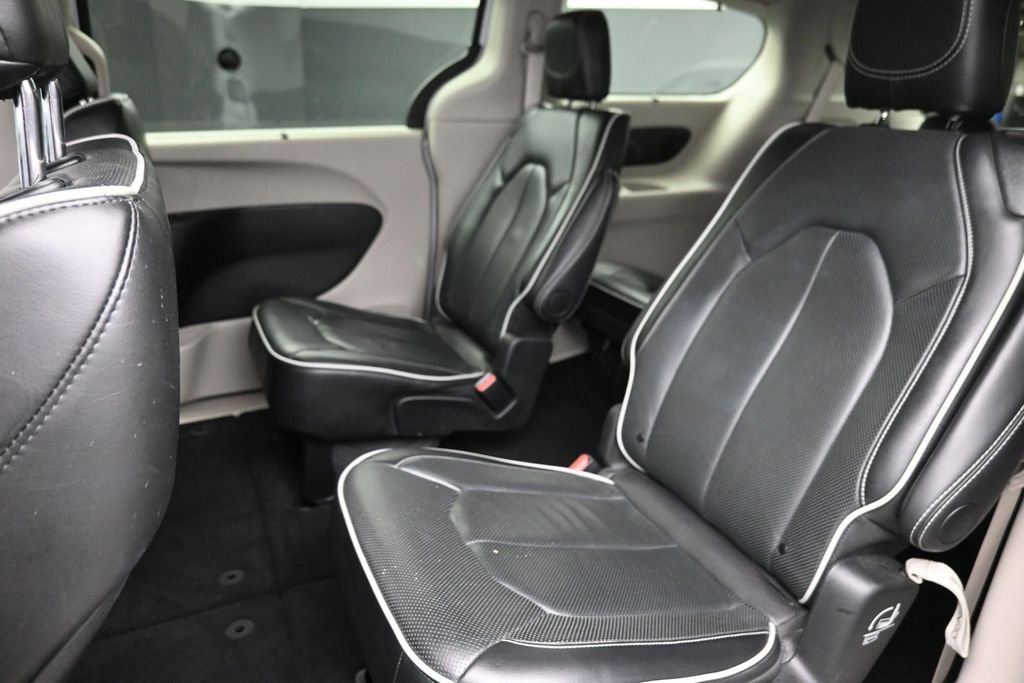 Used 2024 White Chrysler Limited image 14