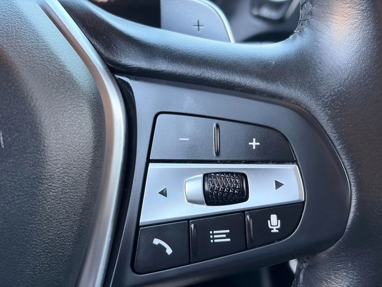 Used 2020 Glacier Silver Metallic BMW sDrive30i image 25