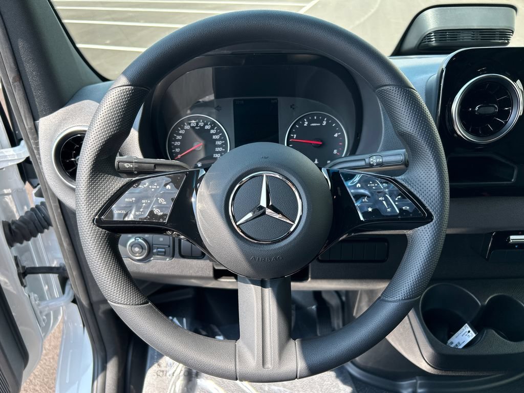 New 2026 Arctic+White Mercedes-Benz Cargo 144 WB image 51