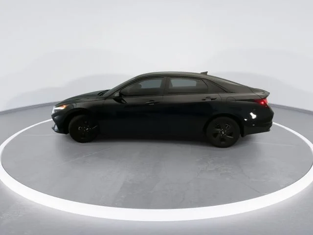 Used 2023 Black Hyundai SEL image 3