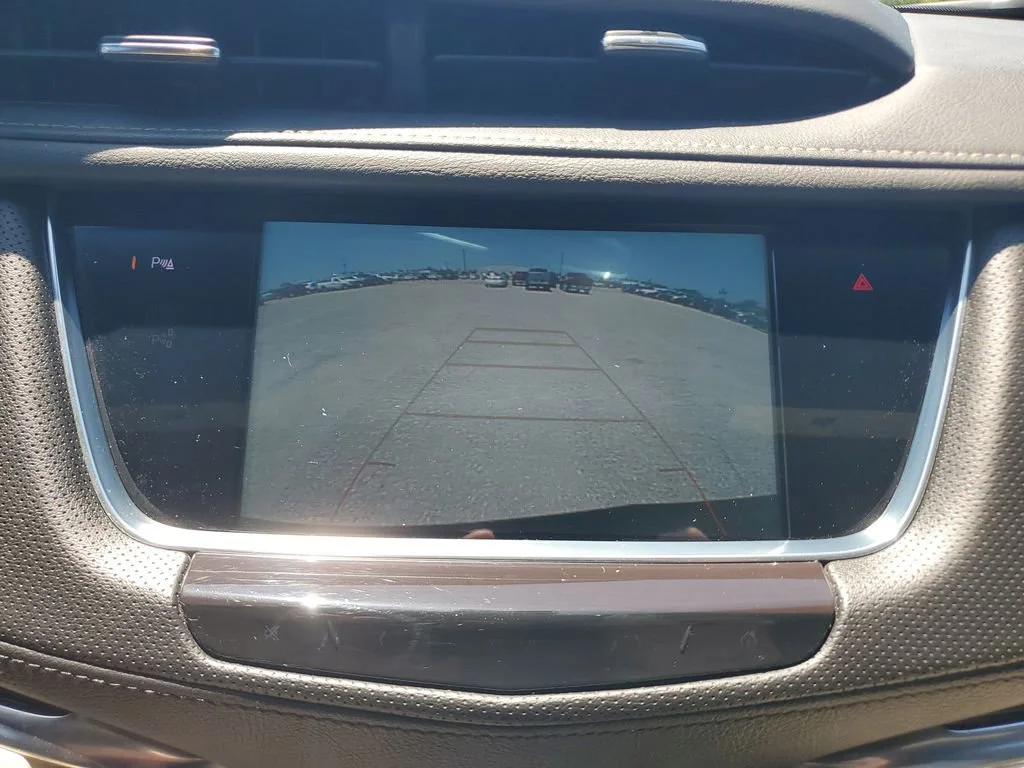 Used 2018 HARBOR BLUE METALLIC Cadillac FWD image 17