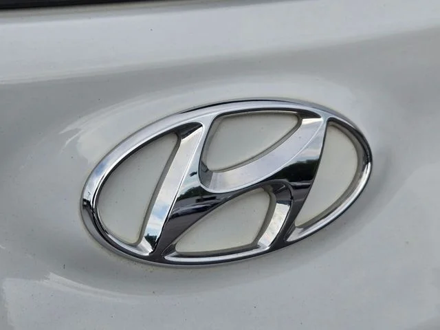 Used 2020 White Hyundai SEL image 17