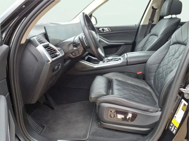 Used 2023  BMW xDrive40i image 19