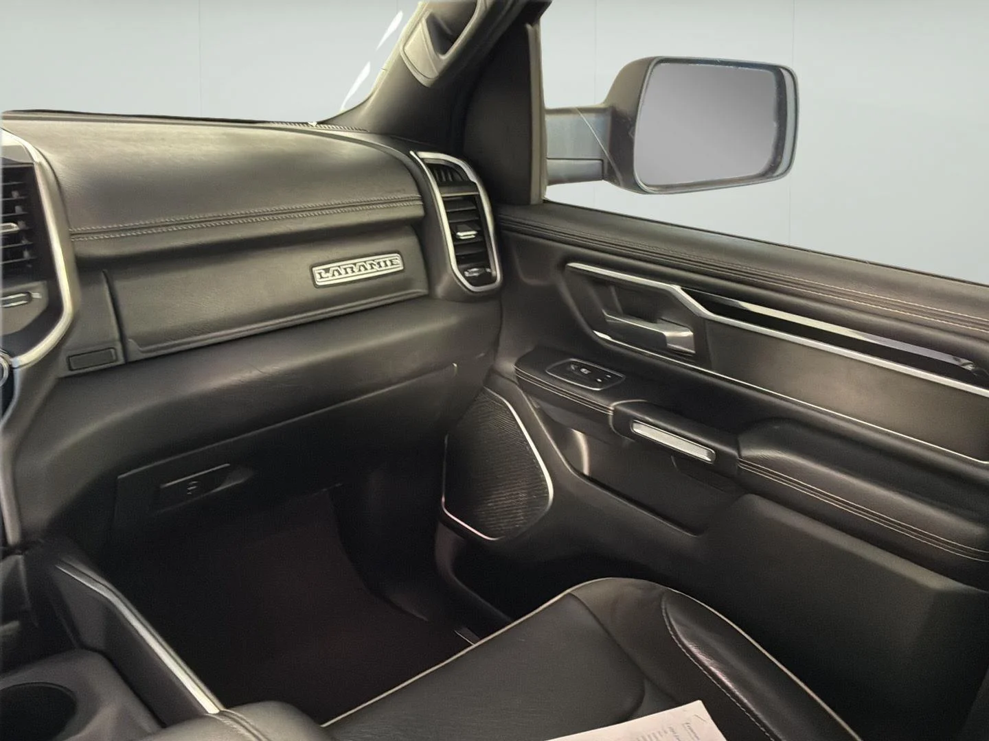 Used 2020 Patriot Blue Pearlcoat Ram Laramie image 23