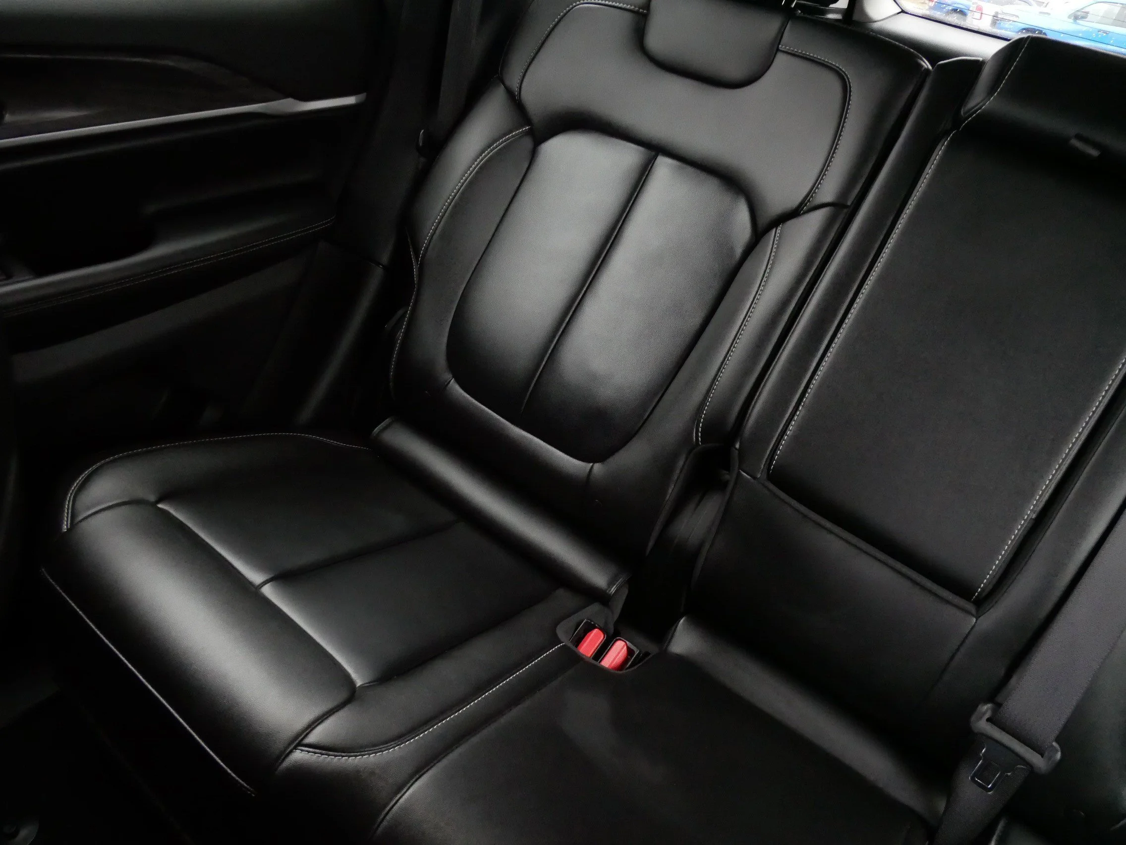 Used 2023 Velvet Red Pearlcoat Jeep Limited image 12