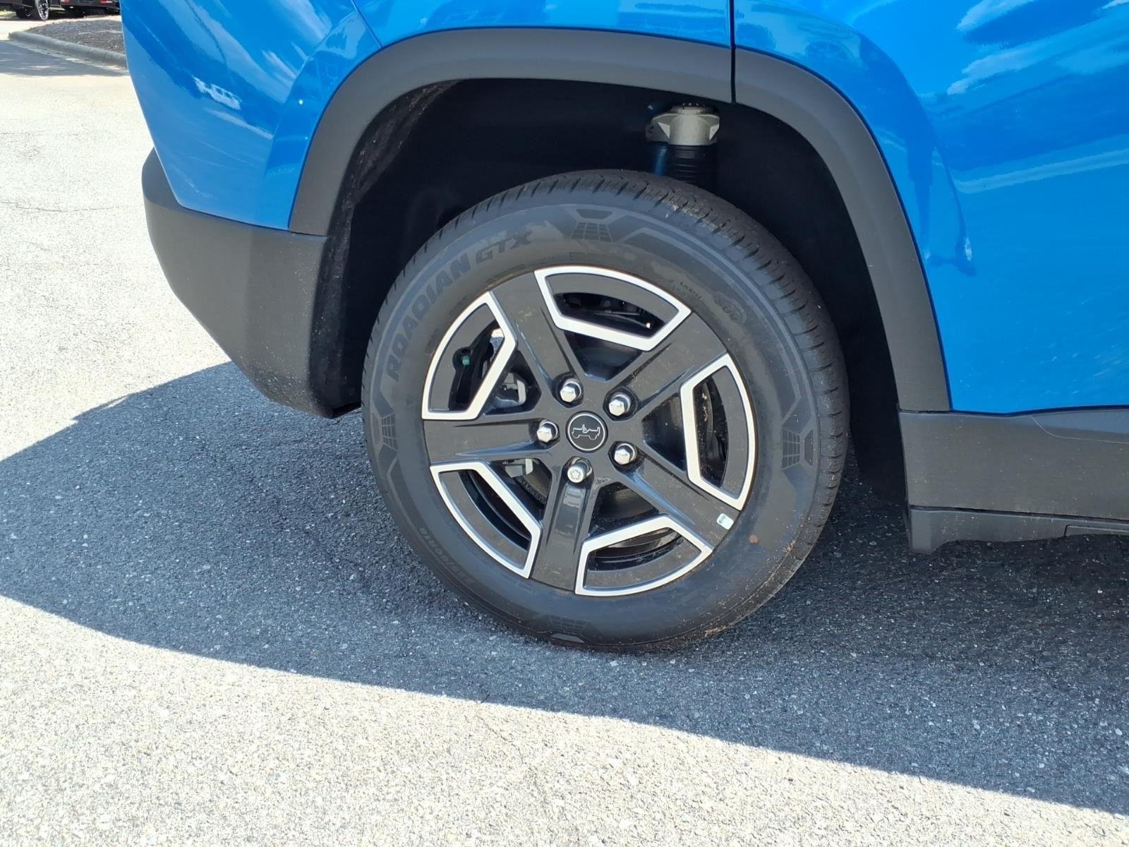 New 2026 Hydro Blue Pearl-Coat Exterior Paint Jeep Laredo image 11