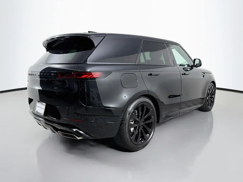 New 2026 Santorini Black LAND ROVER Dynamic SE image 5