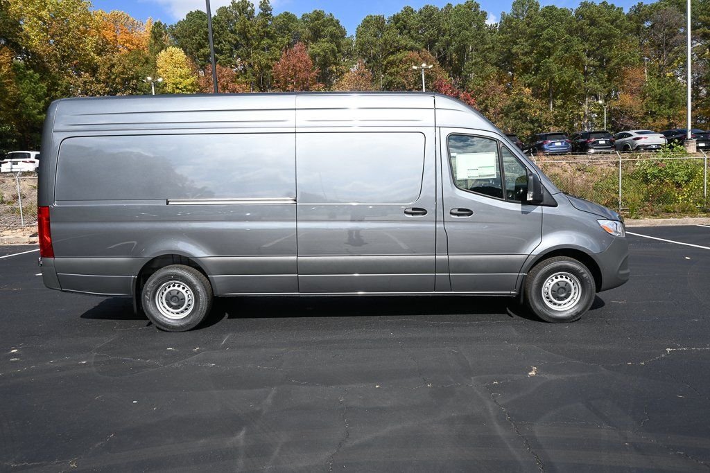 Used 2026 Selenite gray metallic Mercedes-Benz Cargo 170 WB image 23