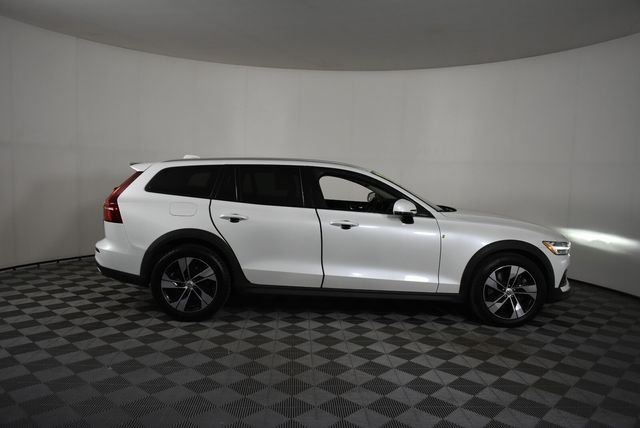 Used 2021 White Volvo T5 image 12