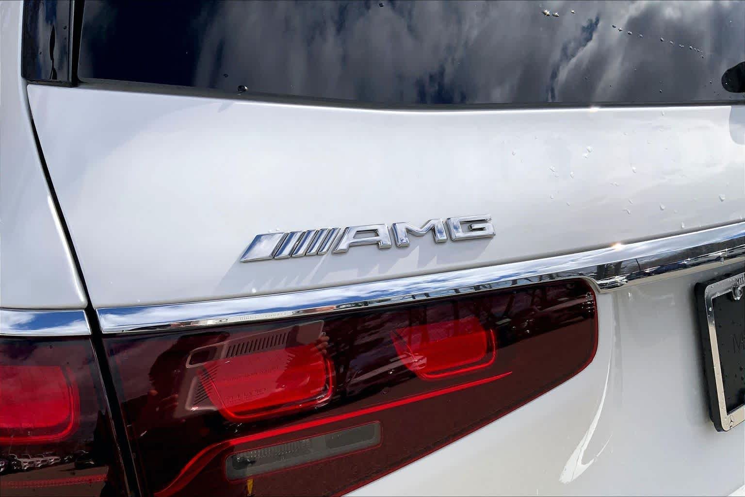 Used 2025 MANUFAKTUR Moonlight White Metallic Mercedes-Benz AMG® GLS 63 image 10