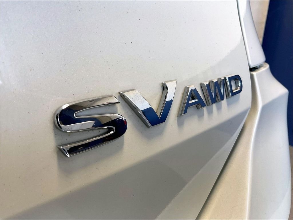 Used 2018 White Nissan SV image 29