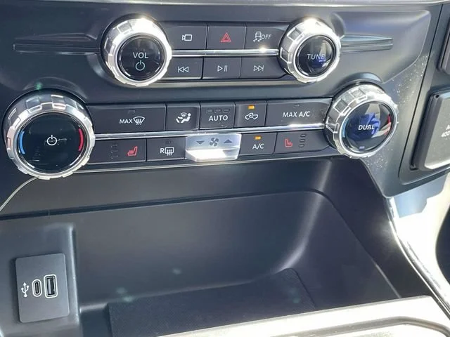 New 2026 Carbonized Gray Metallic Ford XLT image 29