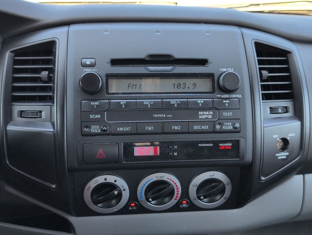 Used 2009 Silver Toyota Base image 16