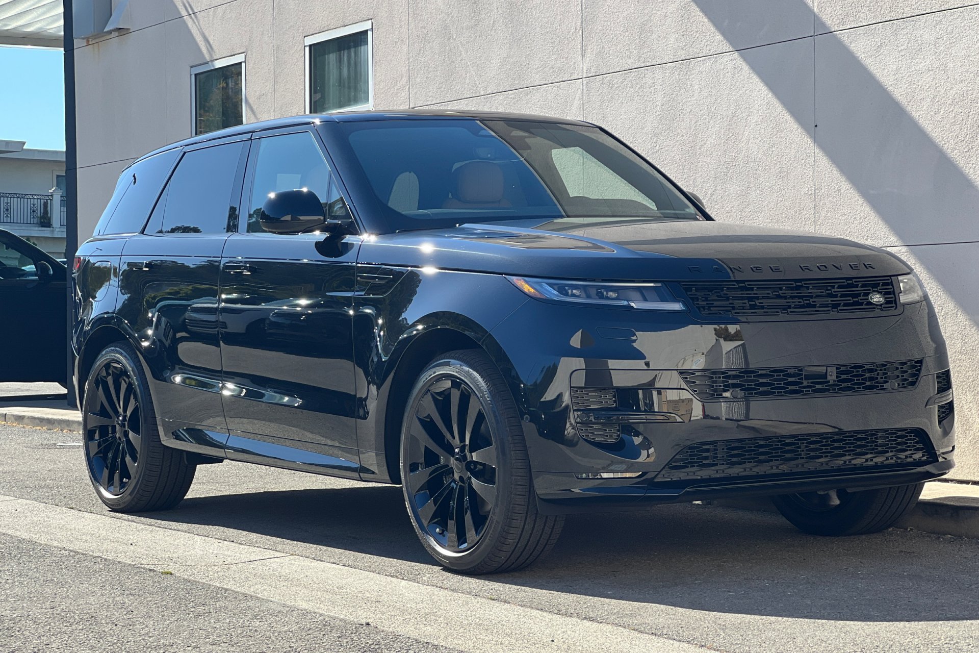 New 2026 Santorini Black Land Rover Dynamic SE image 9
