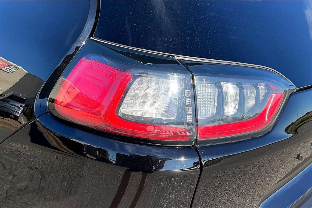 Used 2022 Black Jeep Latitude Lux image 28