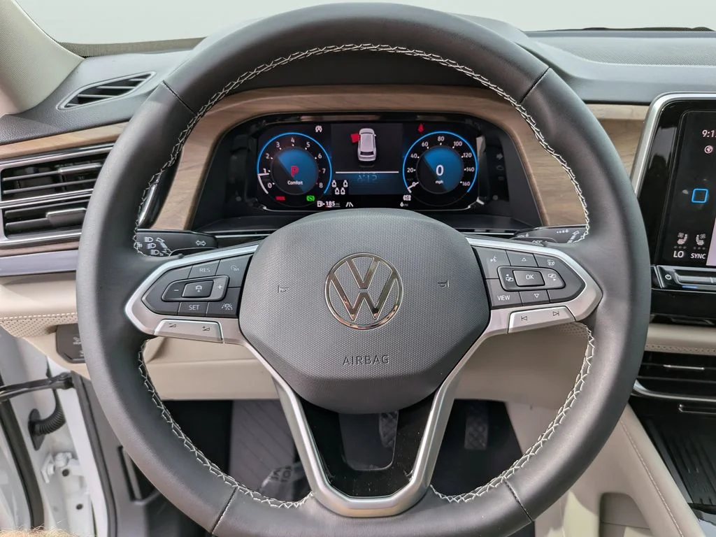 New 2026 White/off-white Volkswagen 2.0T SE w/Technology image 25