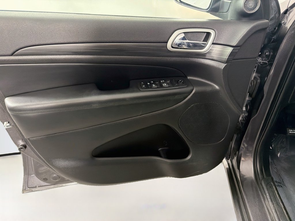 Used 2021 Gray Jeep Laredo X image 18