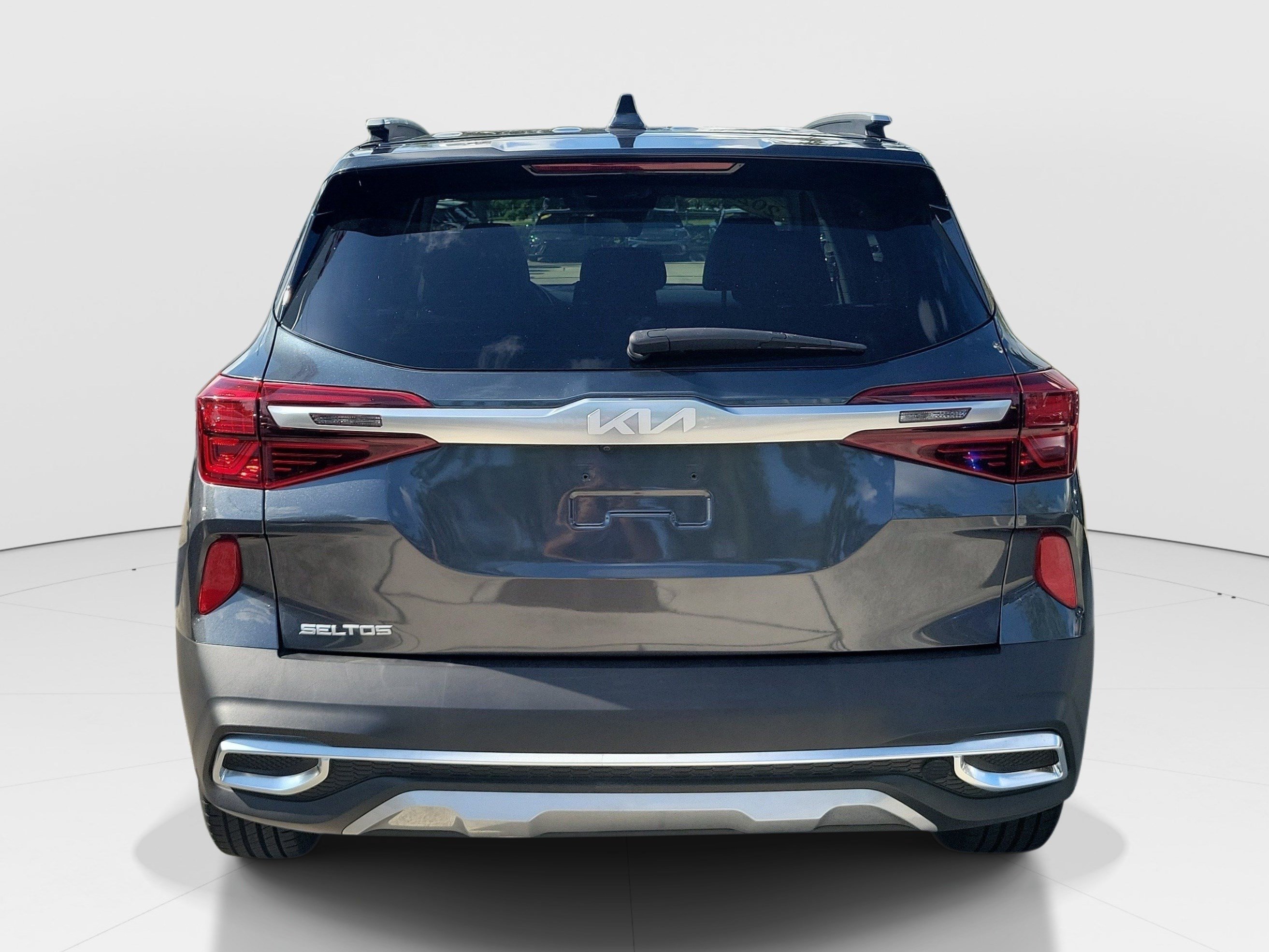 Used 2022 Gravity Gray Kia EX image 6