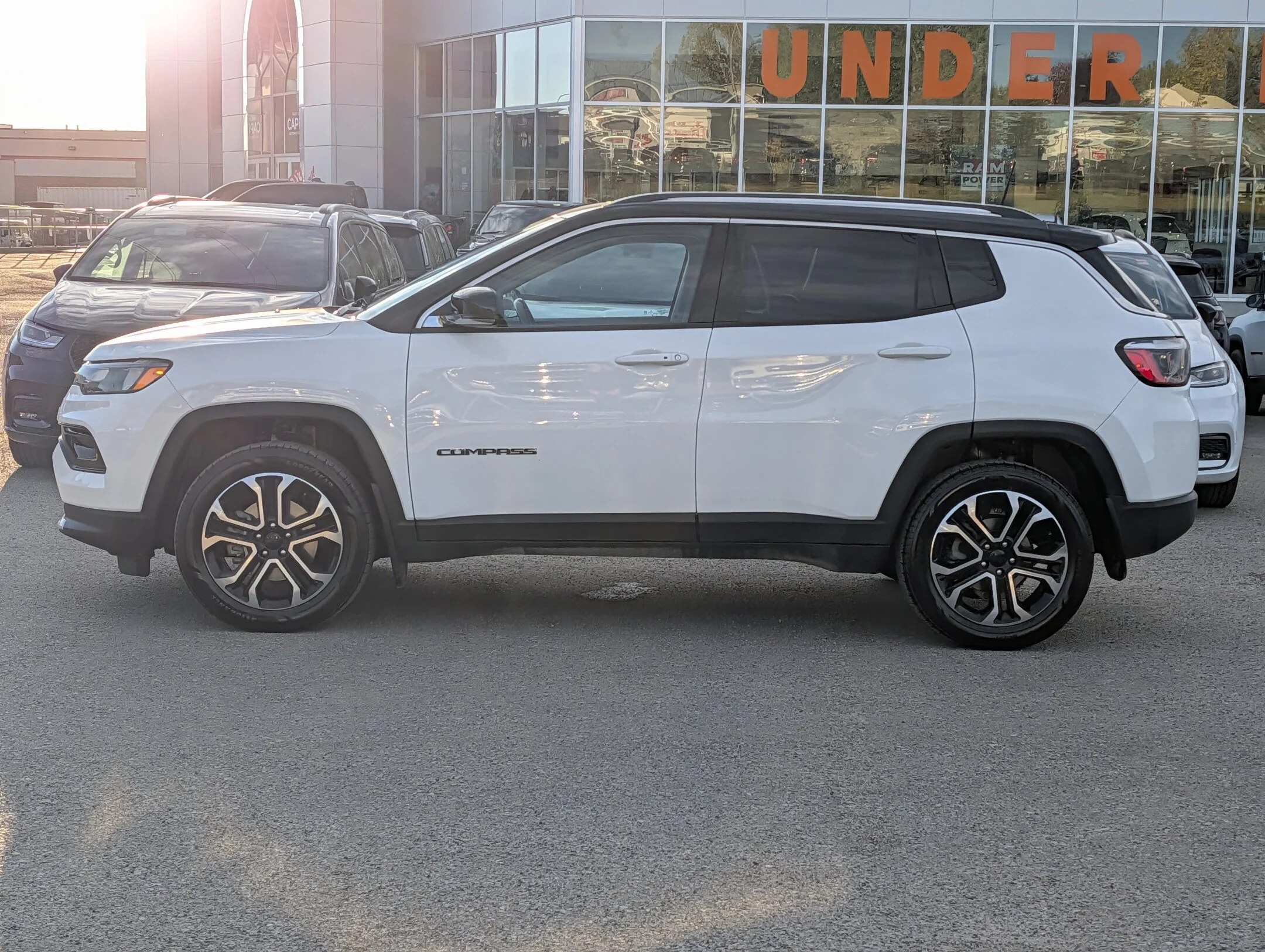 Certified Used 2022 White Jeep Limited - Sun & Sound Grp - Leather - Heated - Limited 4x4 image 5