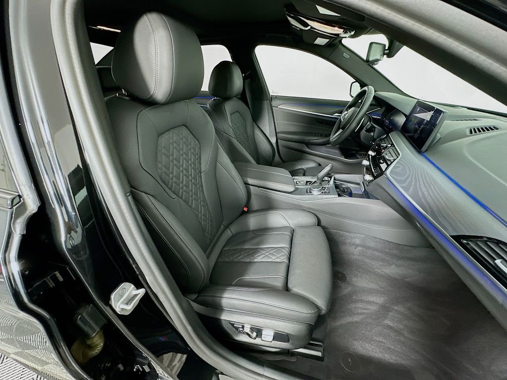 Used 2021 Black Sapphire Metallic BMW 540i image 29