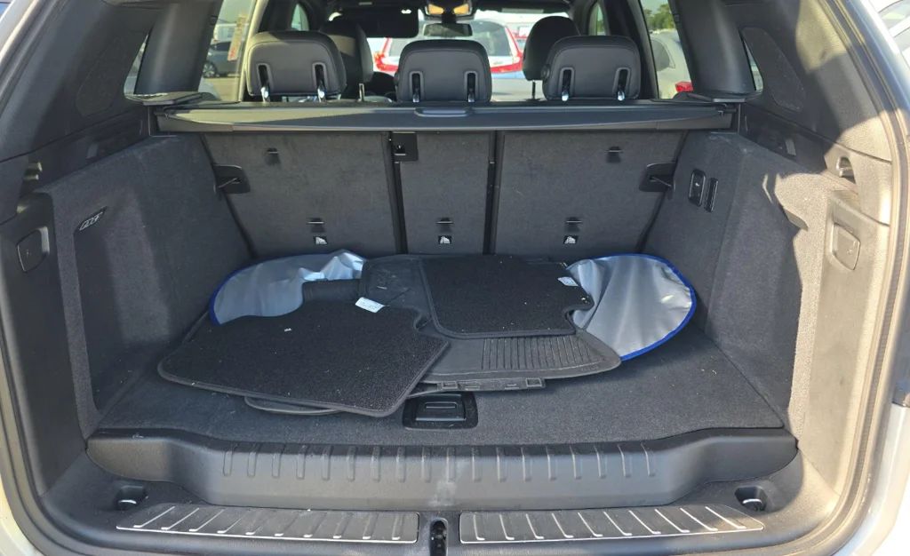 Used 2019 Silver BMW xDrive30i image 3