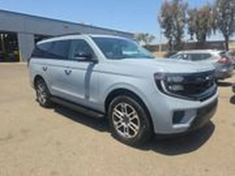 Used 2025 Glacier Gray Metallic TriCoat Ford Active image 2