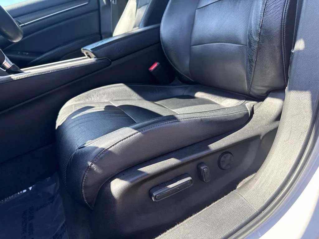 Used 2018 White Honda EX-L image 14