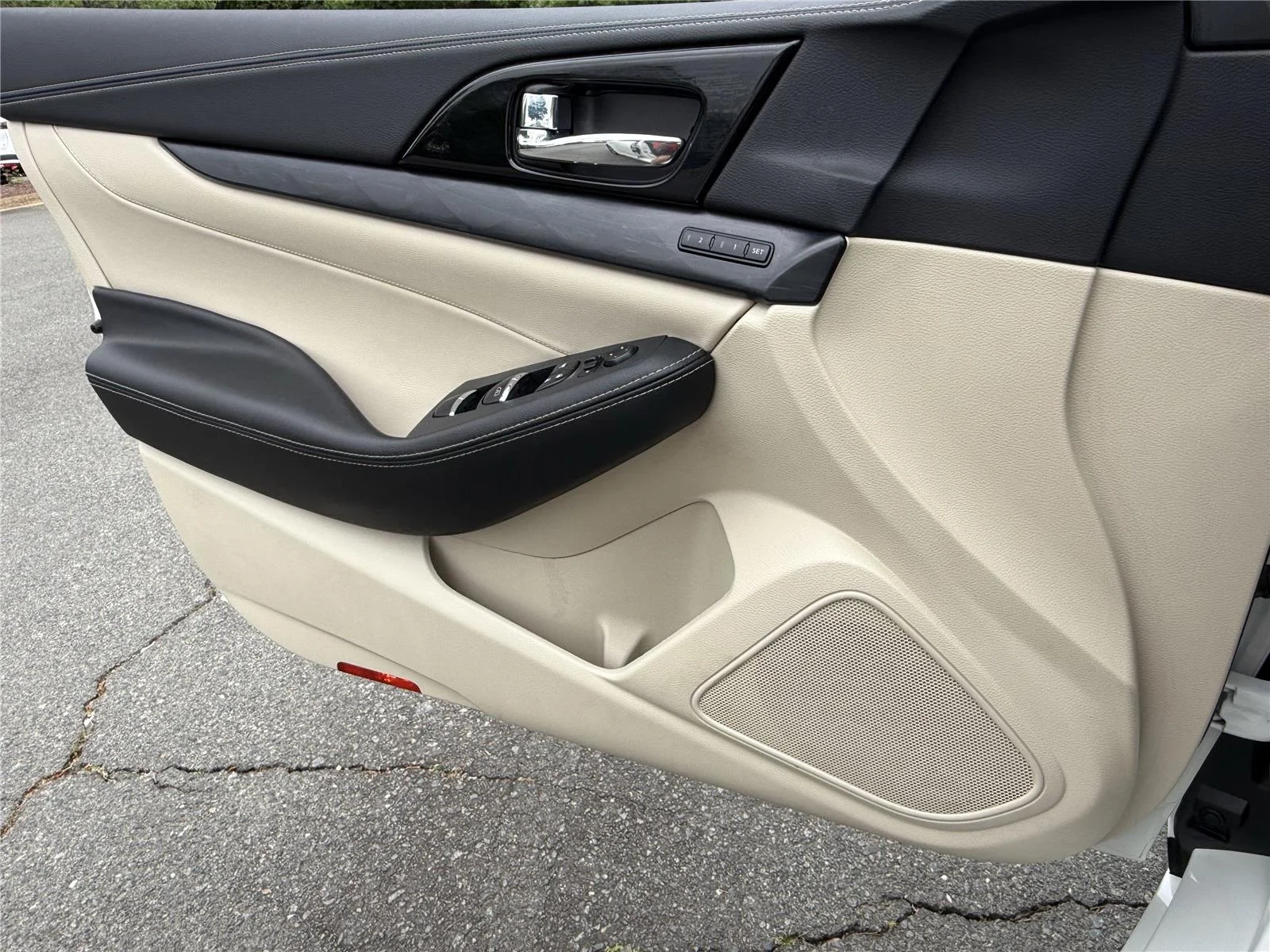 Used 2023 Pearl White Tricoat Nissan Platinum image 14