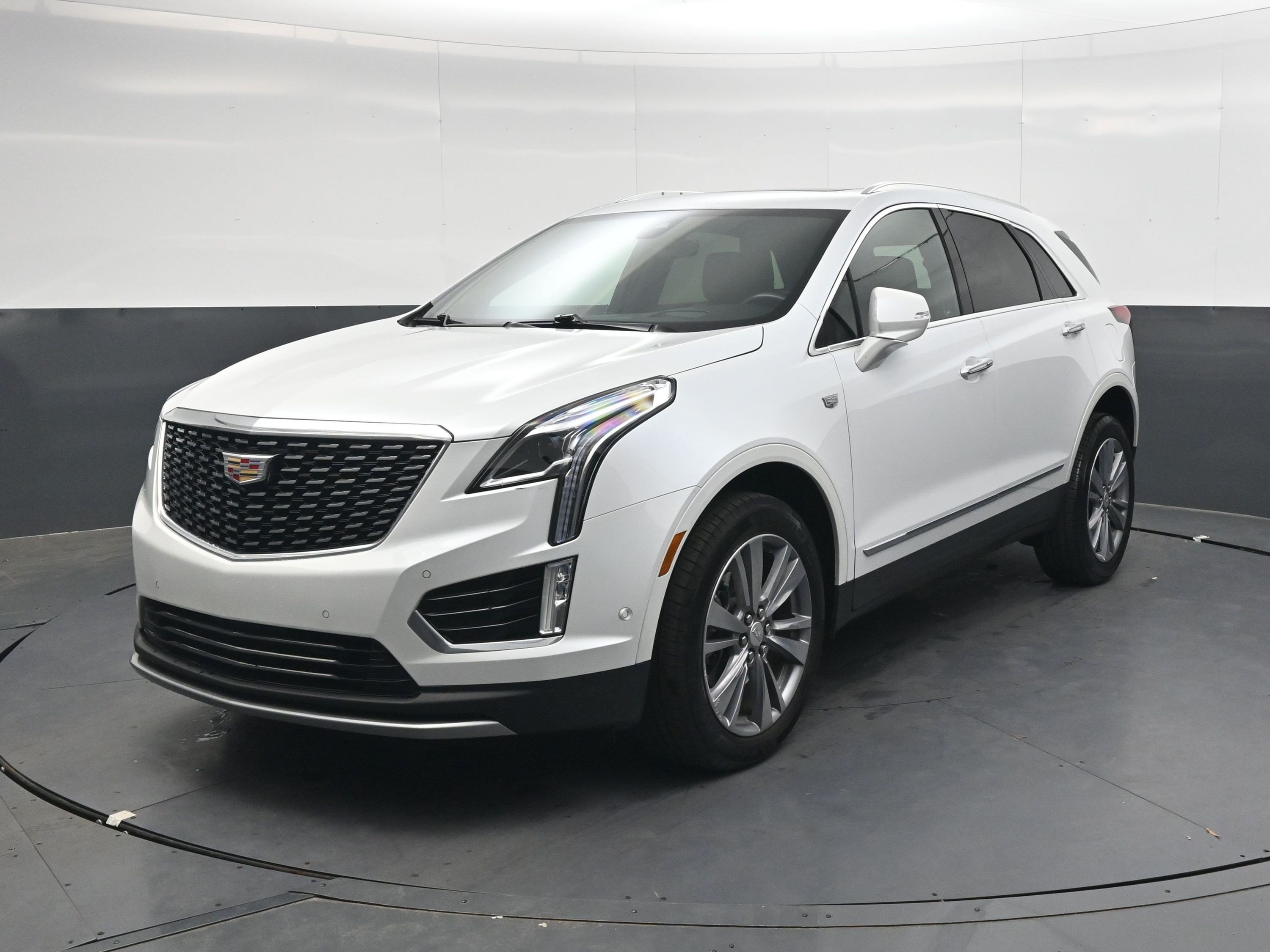 Used 2024 Crystal White Tricoat Cadillac FWD Premium Luxury image 8
