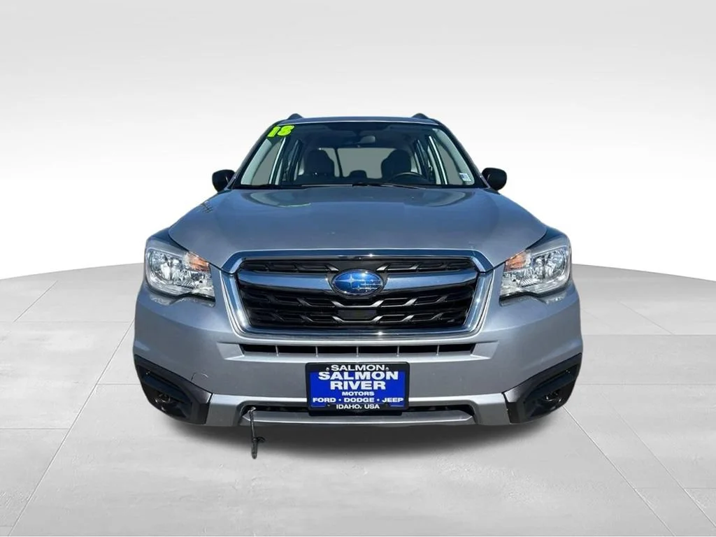 Used 2018  Subaru BASE image 2