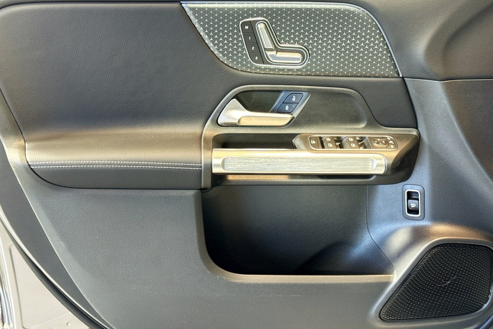 New 2026 Mountain Grey Metallic Mercedes-Benz GLB 250 image 16