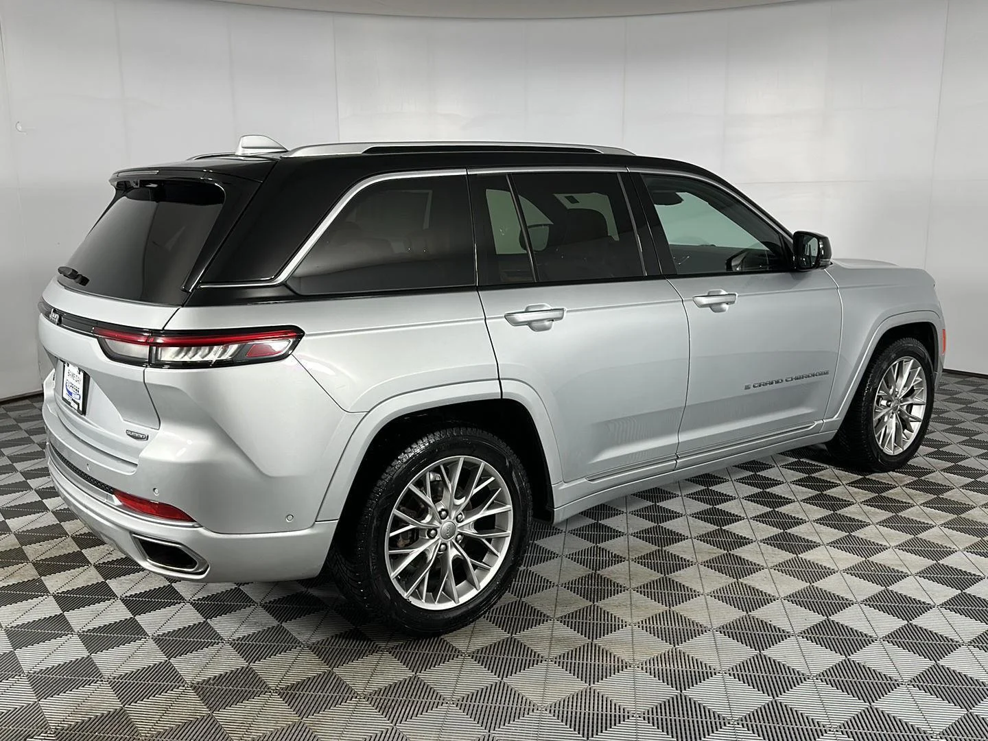 Used 2023 SILVER ZYNITH Jeep SUMMIT image 31